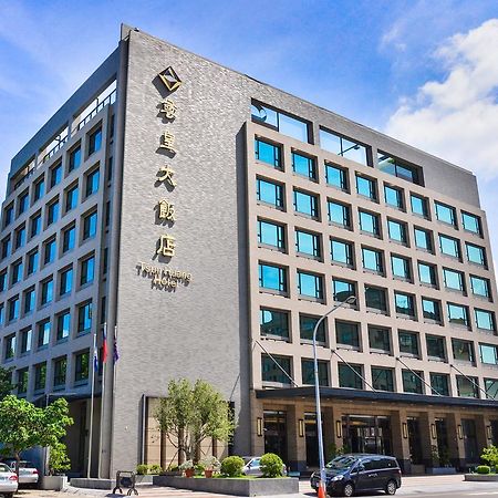 Tsun Huang Hotel Città di Chiayi Esterno foto