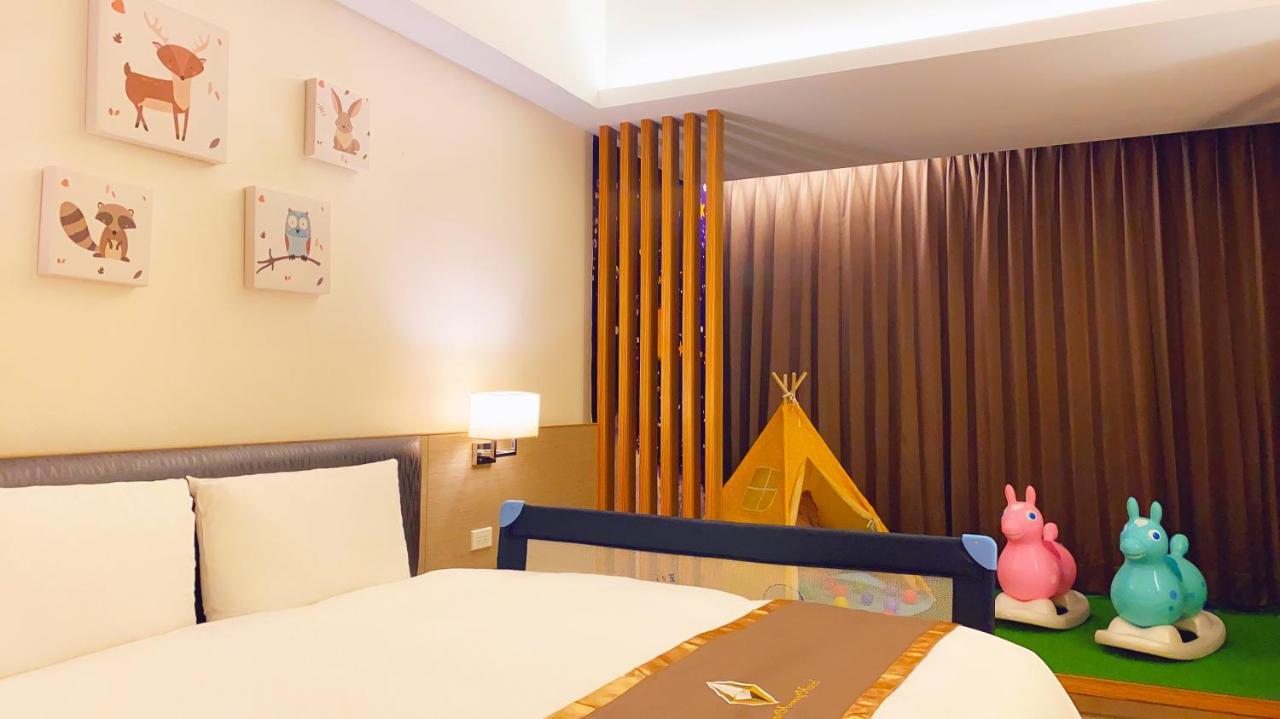 Tsun Huang Hotel Città di Chiayi Esterno foto