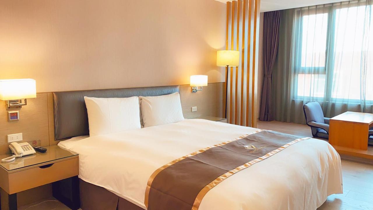 Tsun Huang Hotel Città di Chiayi Esterno foto