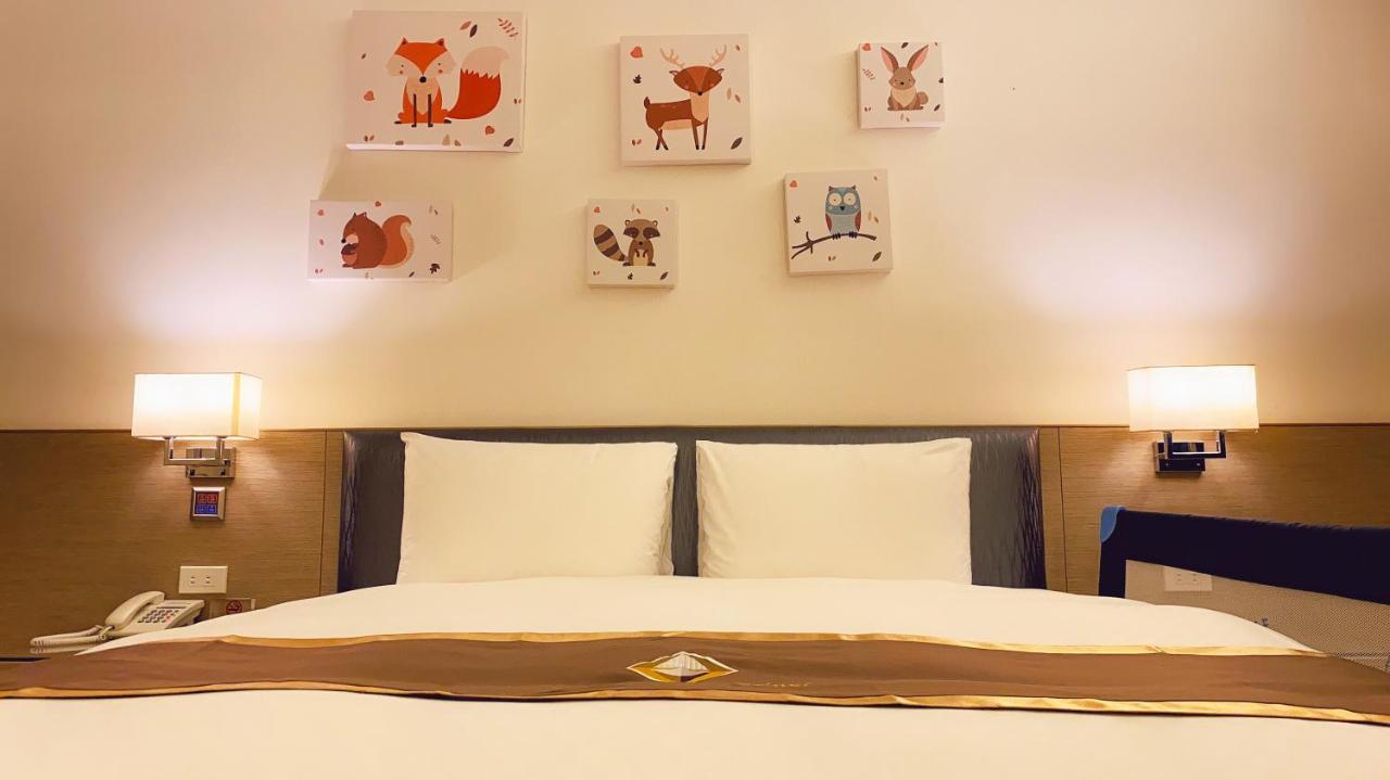 Tsun Huang Hotel Città di Chiayi Esterno foto