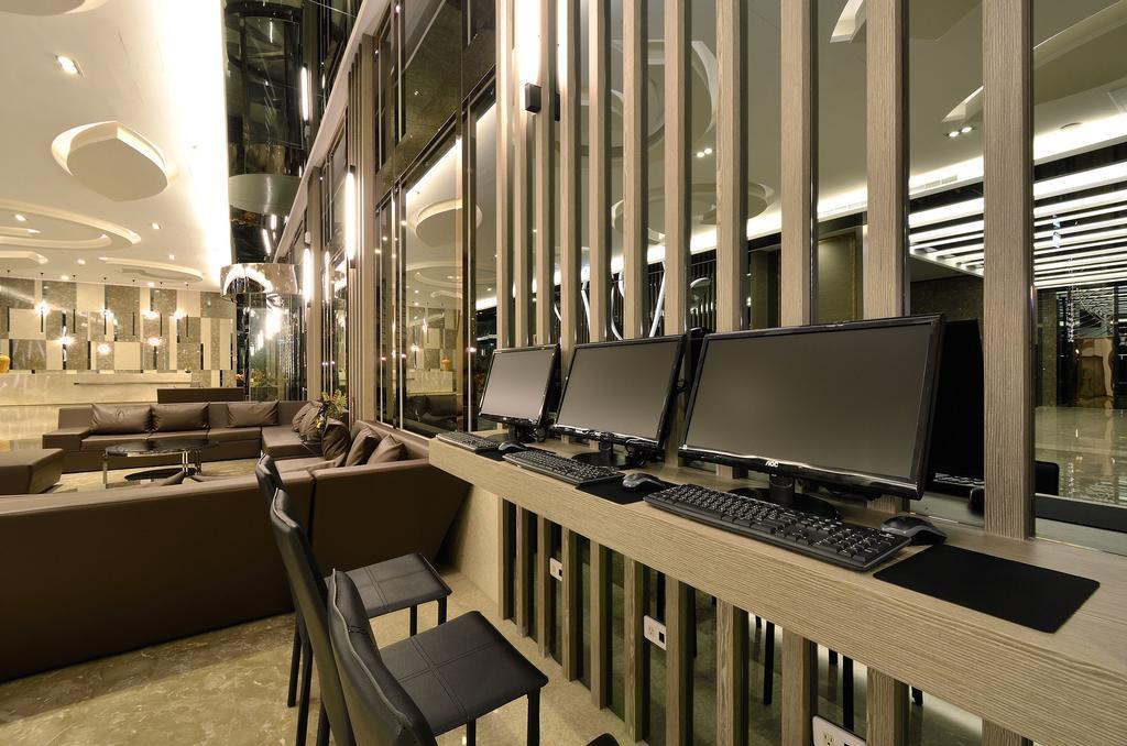 Tsun Huang Hotel Città di Chiayi Esterno foto