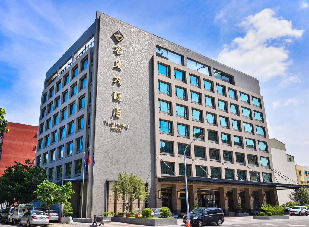 Tsun Huang Hotel Città di Chiayi Esterno foto