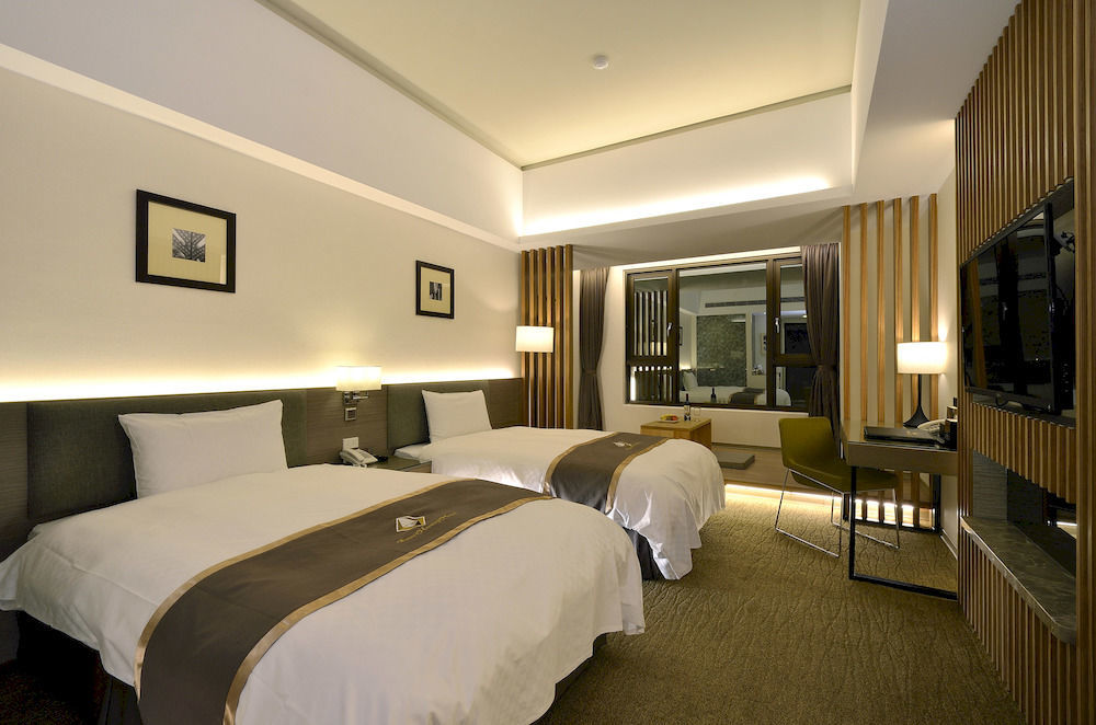 Tsun Huang Hotel Città di Chiayi Esterno foto