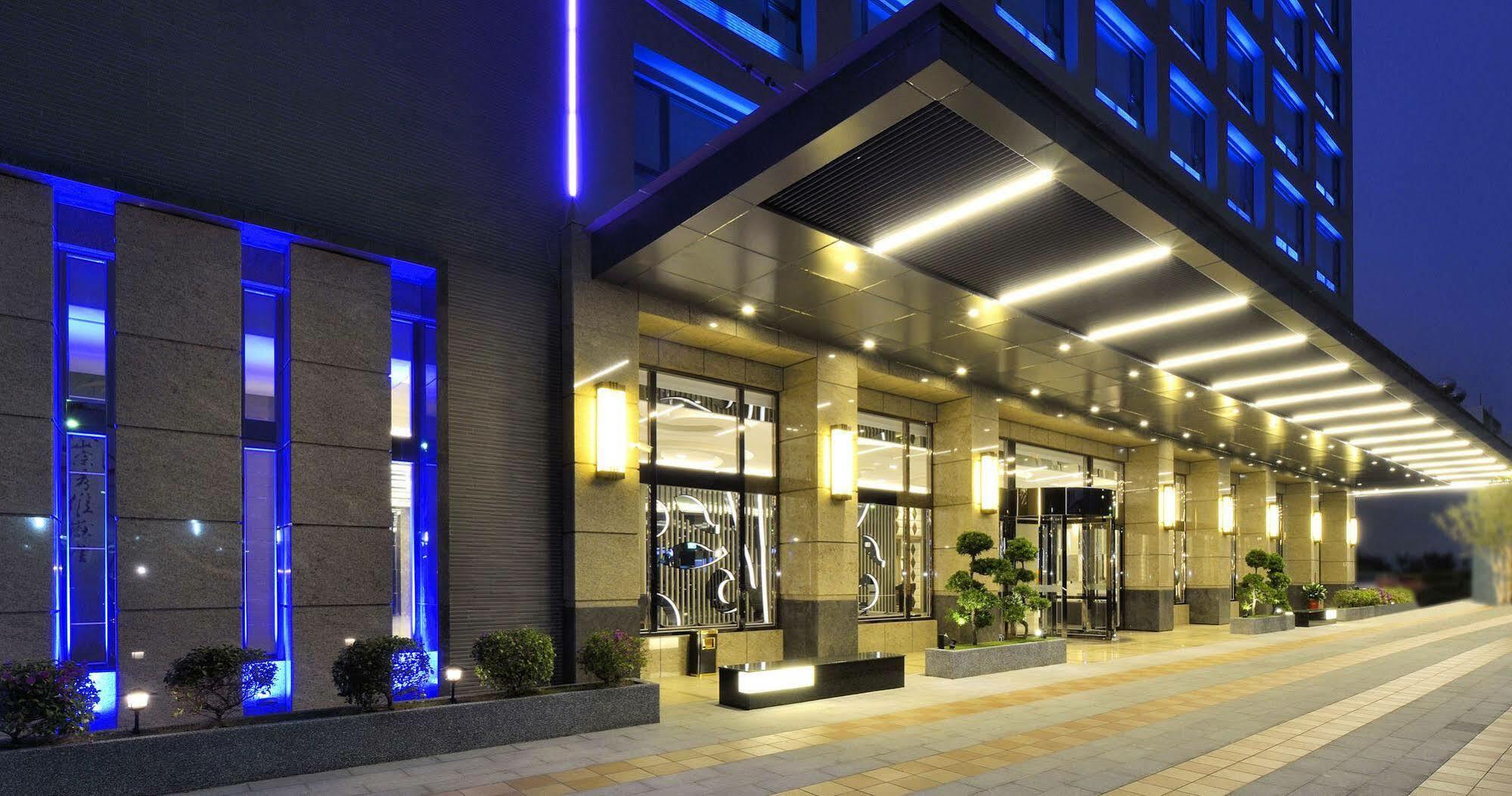 Tsun Huang Hotel Città di Chiayi Esterno foto