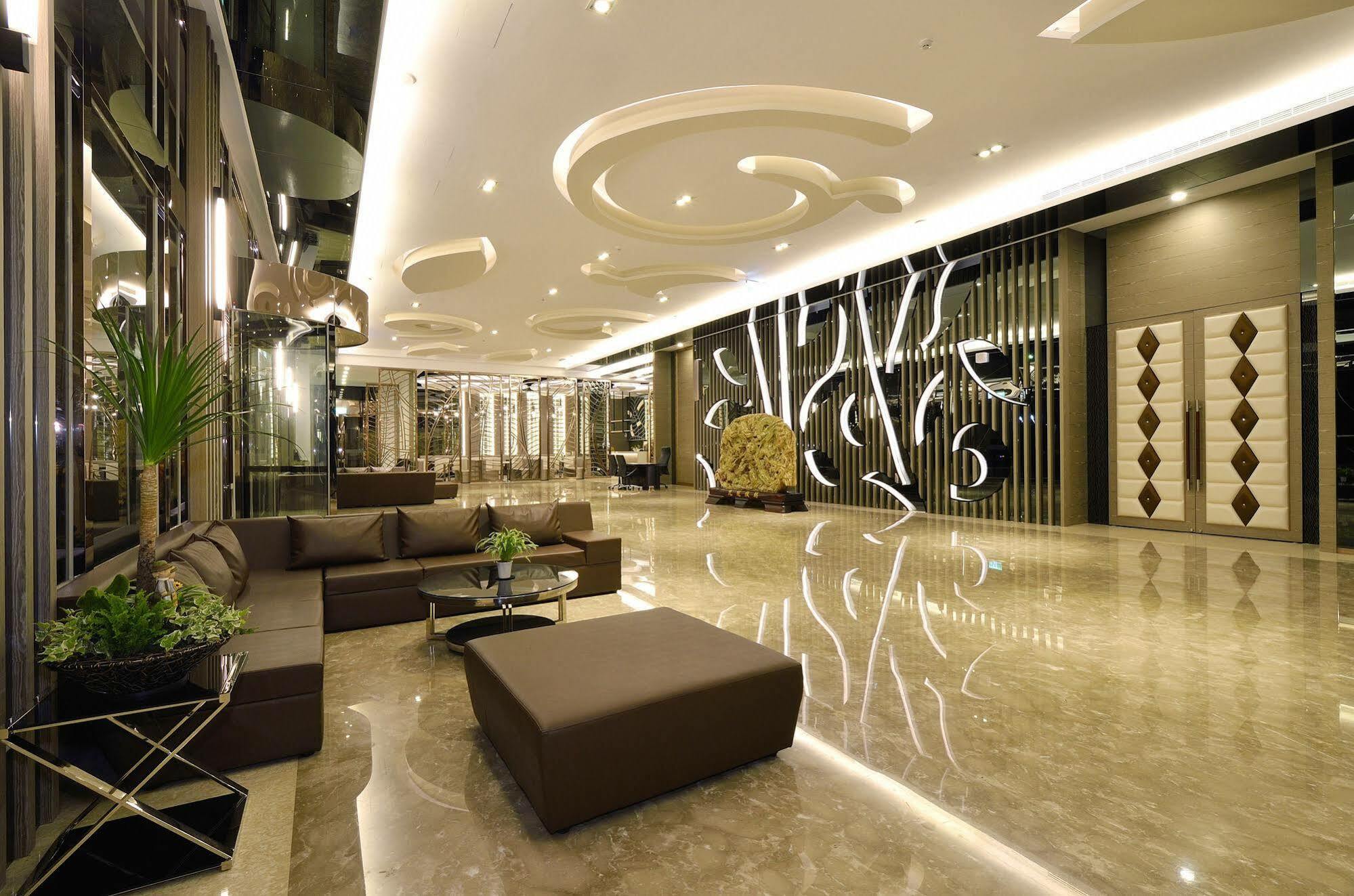 Tsun Huang Hotel Città di Chiayi Esterno foto