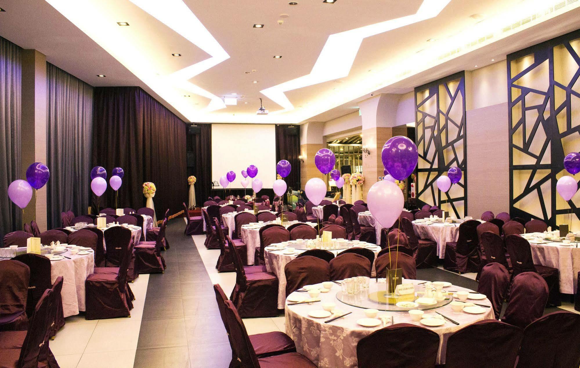 Tsun Huang Hotel Città di Chiayi Esterno foto