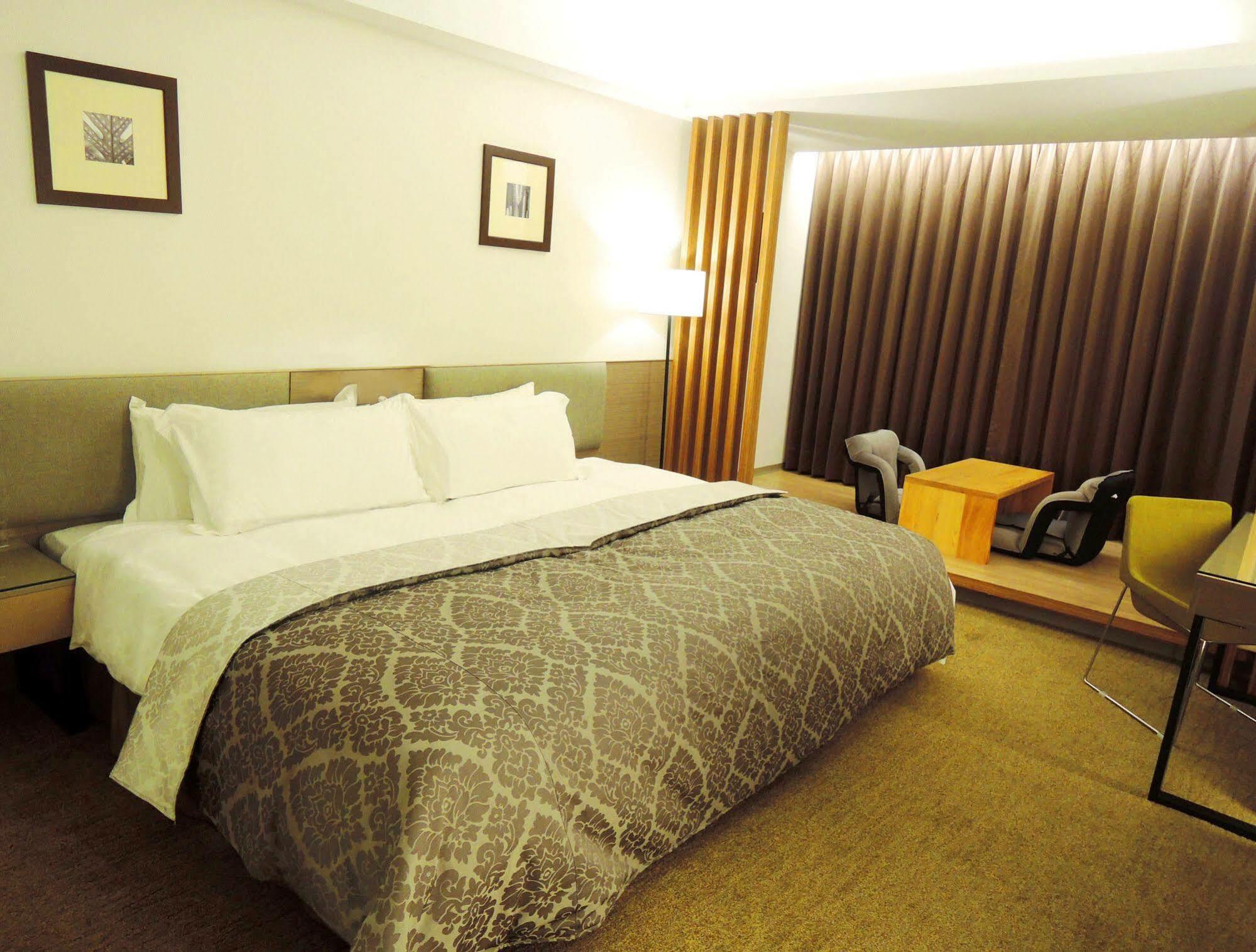 Tsun Huang Hotel Città di Chiayi Esterno foto
