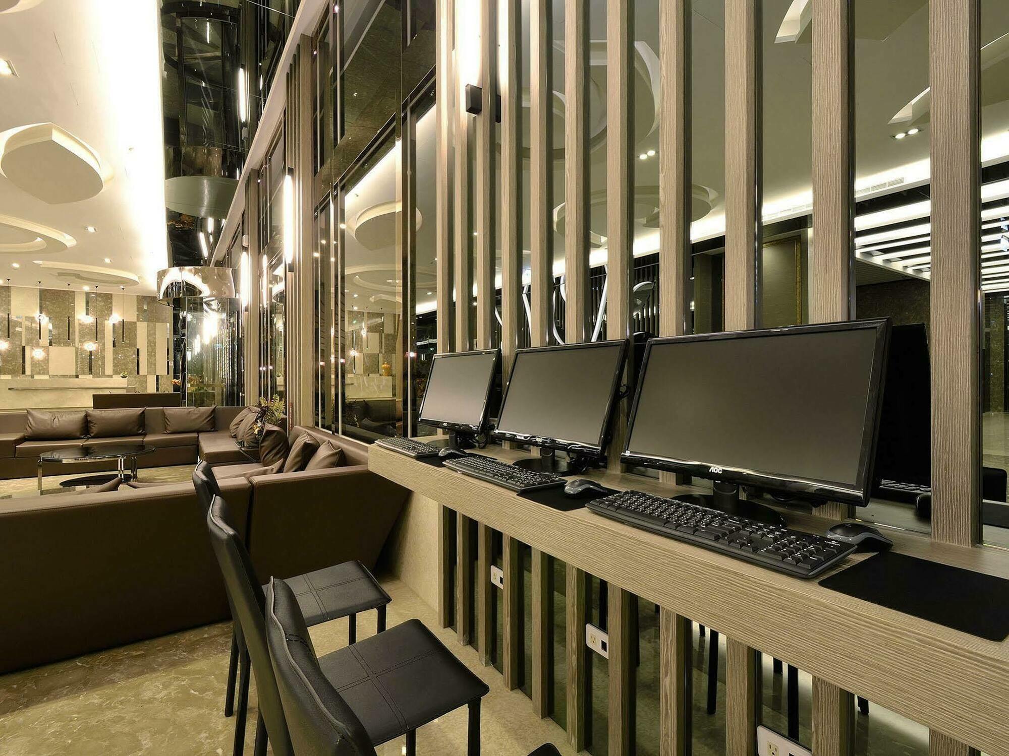 Tsun Huang Hotel Città di Chiayi Esterno foto
