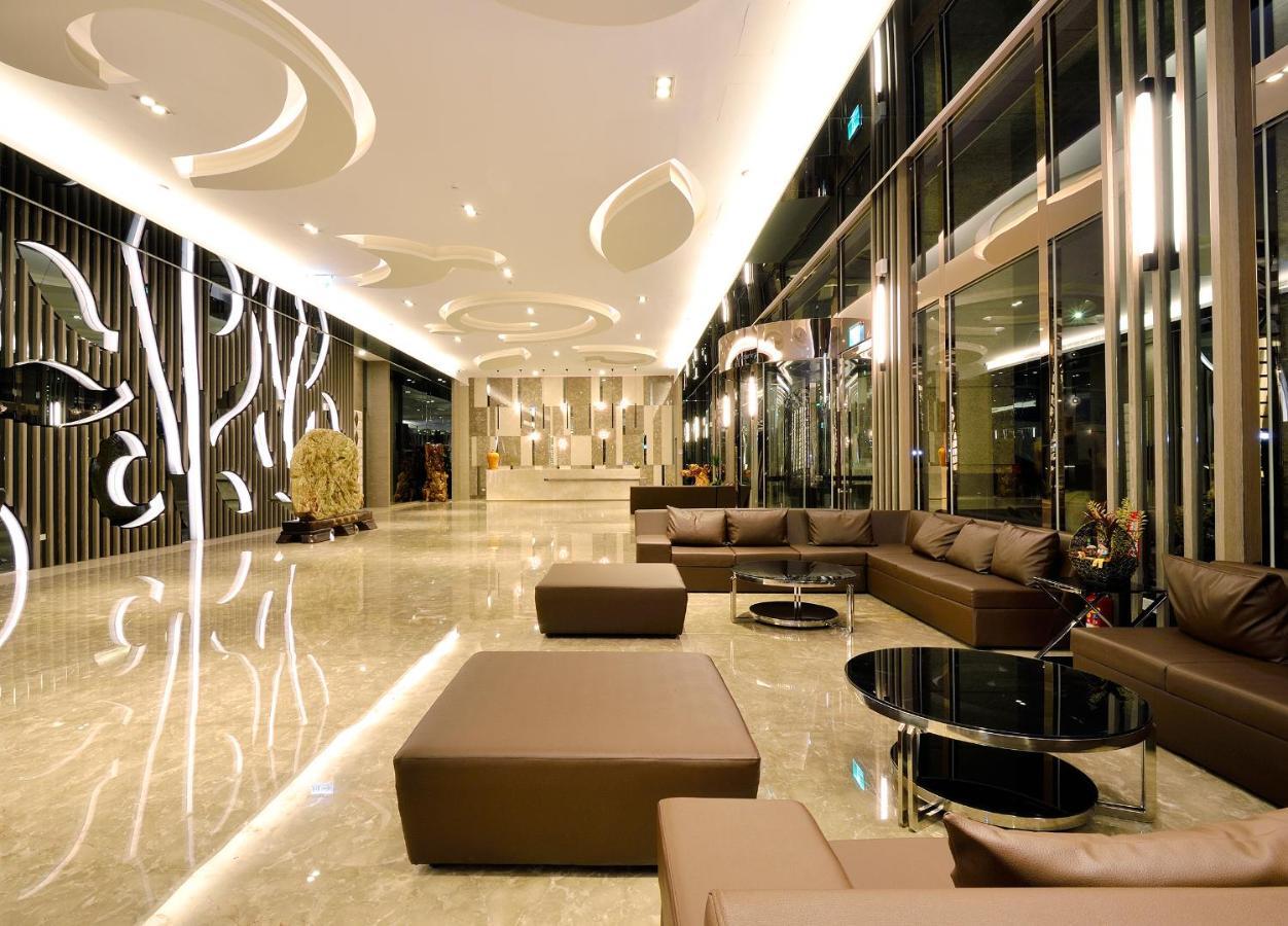 Tsun Huang Hotel Città di Chiayi Esterno foto