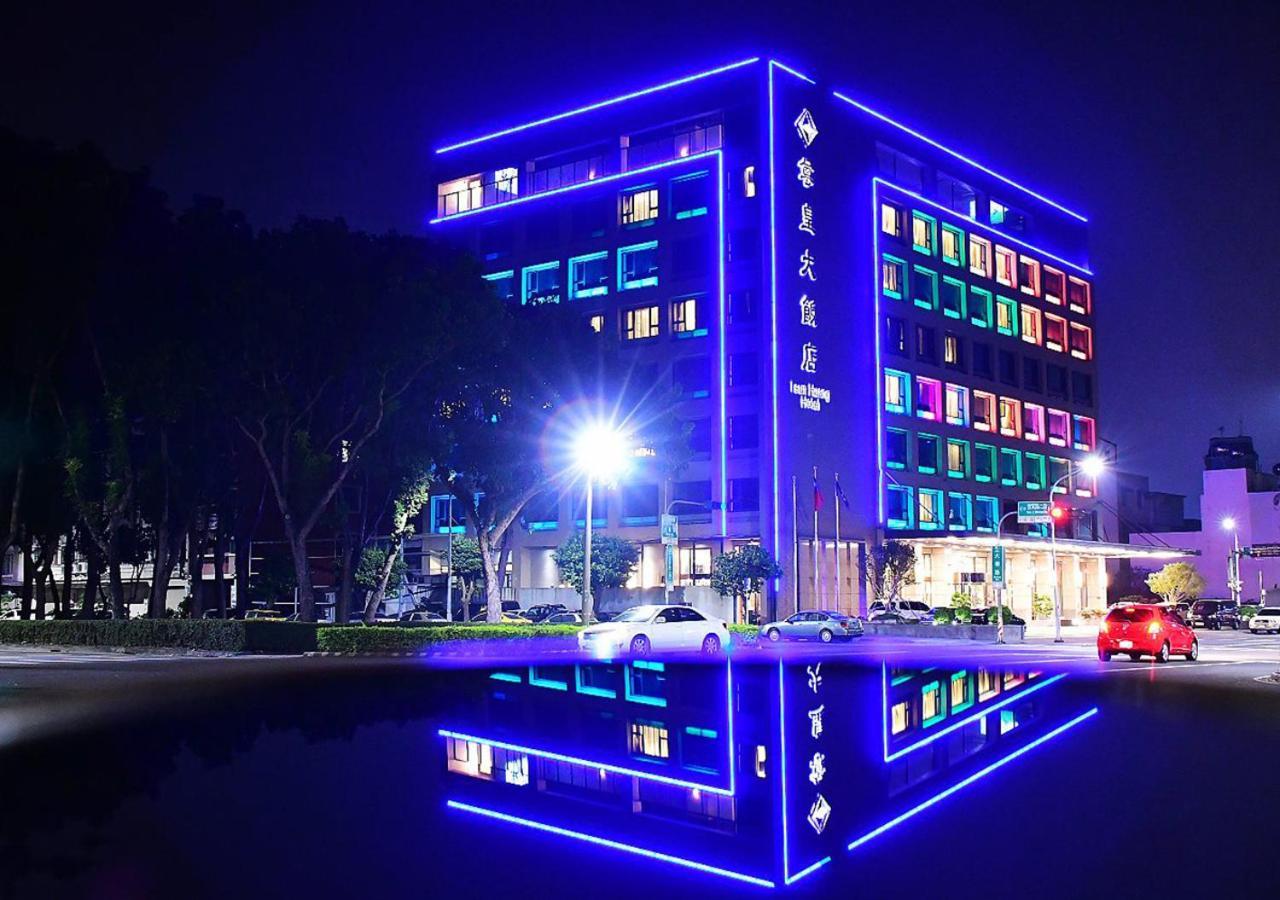 Tsun Huang Hotel Città di Chiayi Esterno foto